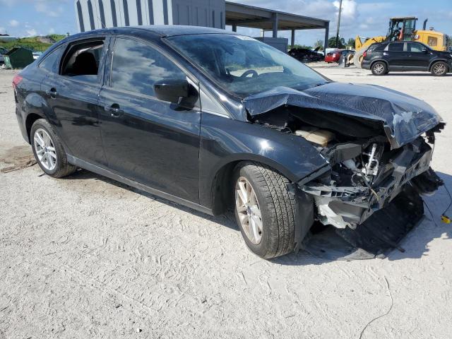 VIN 1FADP3F2XJL256420 2018 Ford Focus, SE no.4