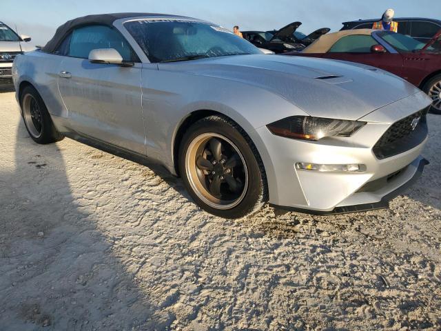 VIN 1FATP8UH4J5111538 2018 Ford Mustang no.4