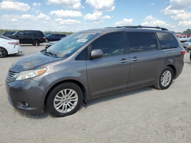 TOYOTA SIENNA XLE