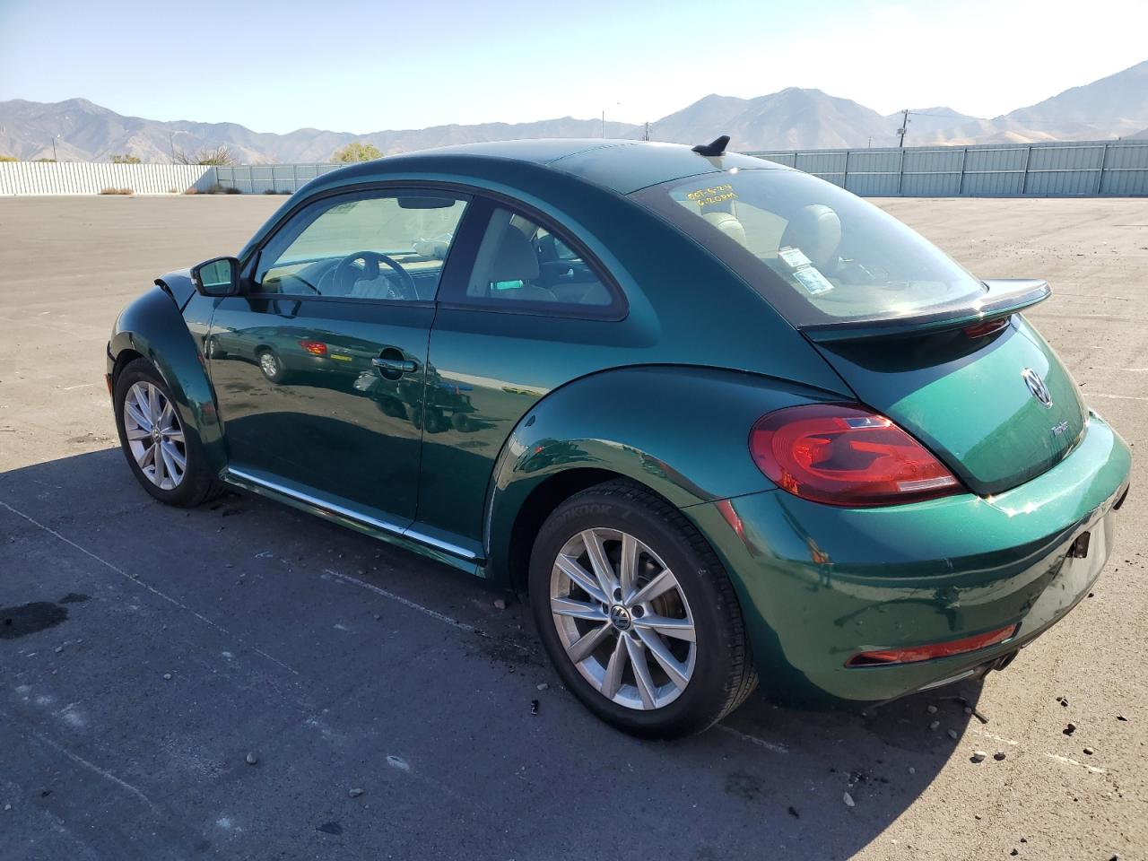 Lot #2902994867 2017 VOLKSWAGEN BEETLE SE