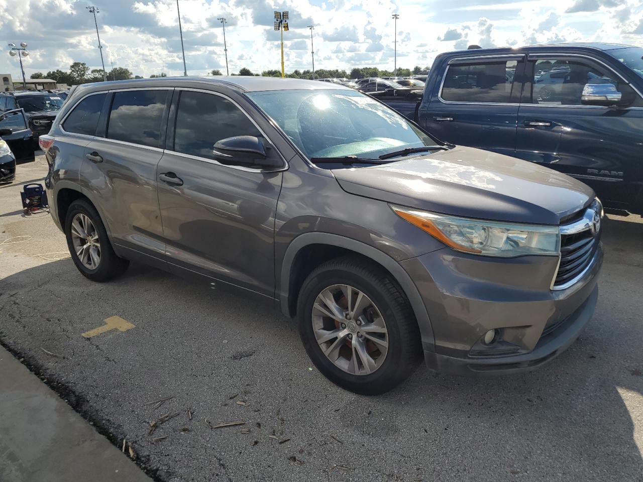 Lot #3030642114 2015 TOYOTA HIGHLANDER