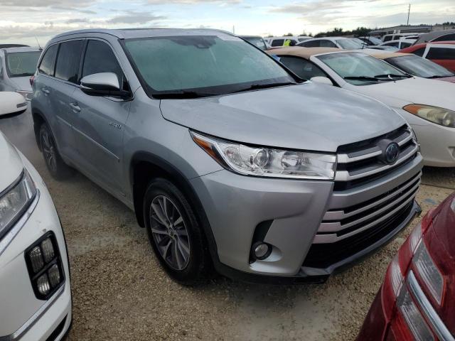 VIN 5TDJGRFH8JS040942 2018 Toyota Highlander, Hybrid no.4