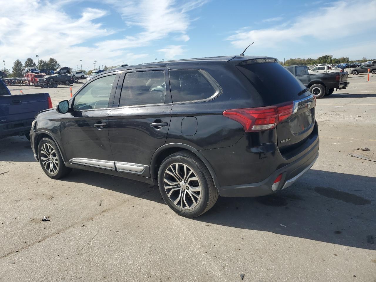 MITSUBISHI OUTLANDER SE