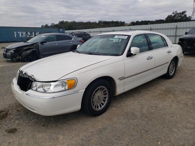 LINCOLN TOWN CAR C 1999 white  gas 1LNHM83W3XY641818 photo #1