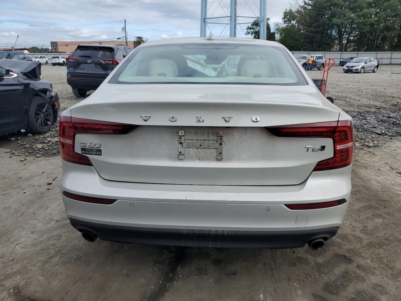 Lot #2943206423 2019 VOLVO S60 T6 MOM