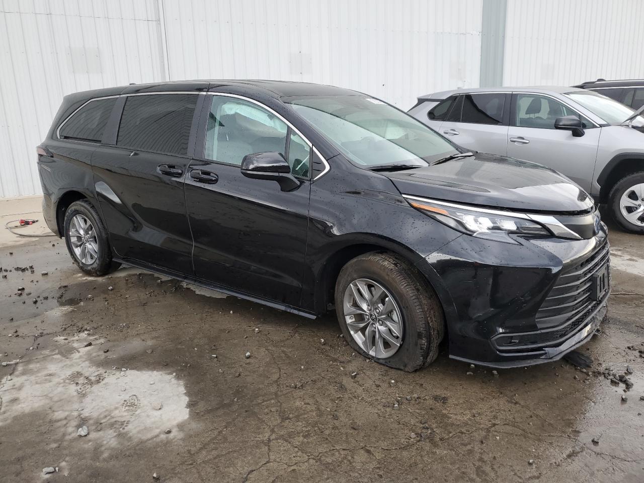 Lot #2989222621 2024 TOYOTA SIENNA LE