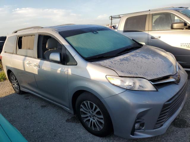 VIN 5TDYZ3DC6JS903797 2018 Toyota Sienna, Xle no.4