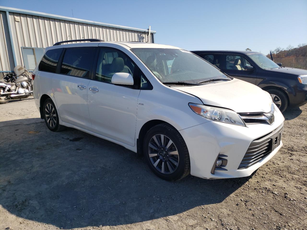 Lot #2955331549 2018 TOYOTA SIENNA XLE