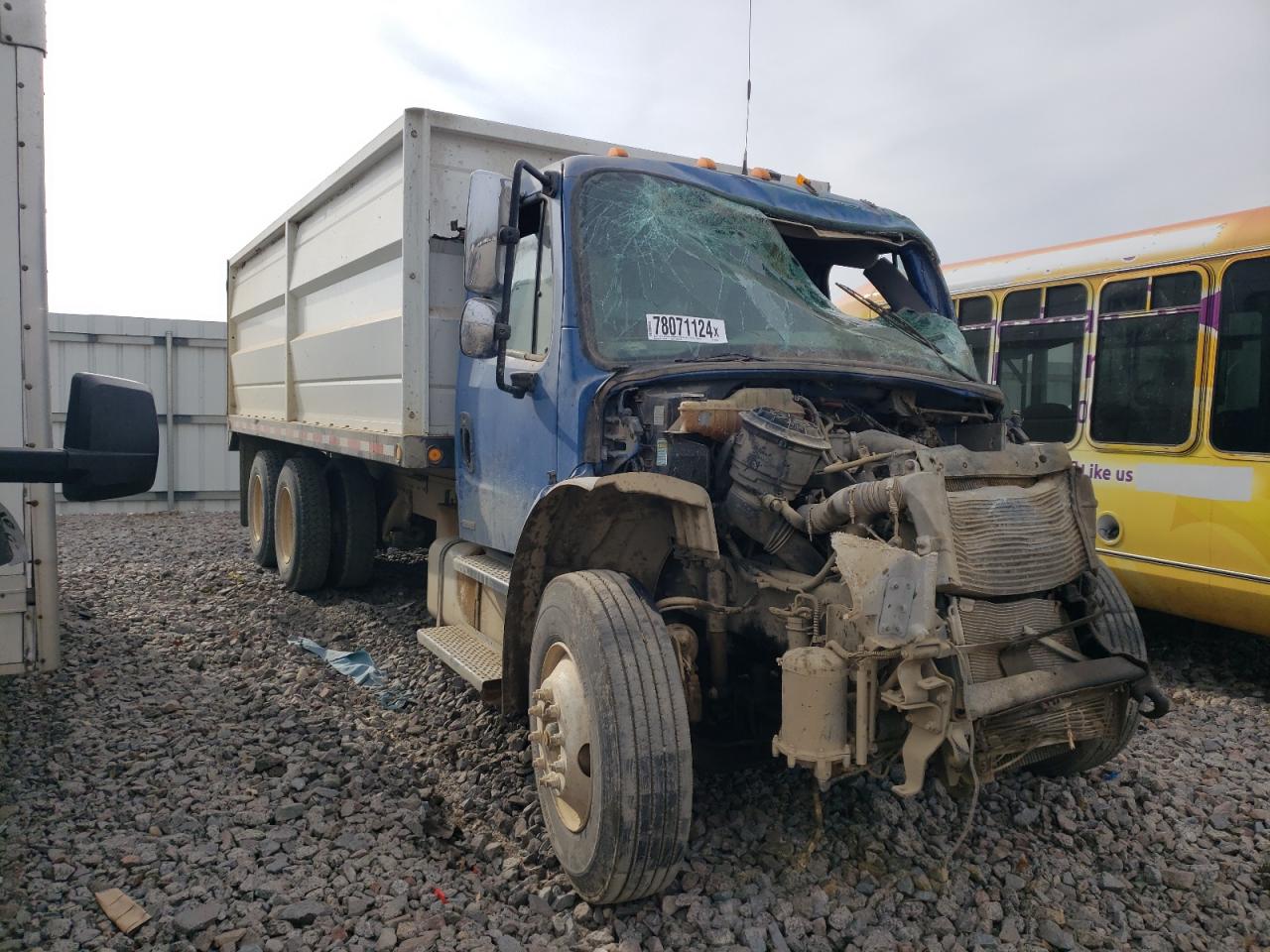 Lot #3024181821 2004 FREIGHTLINER M2 106 HEA