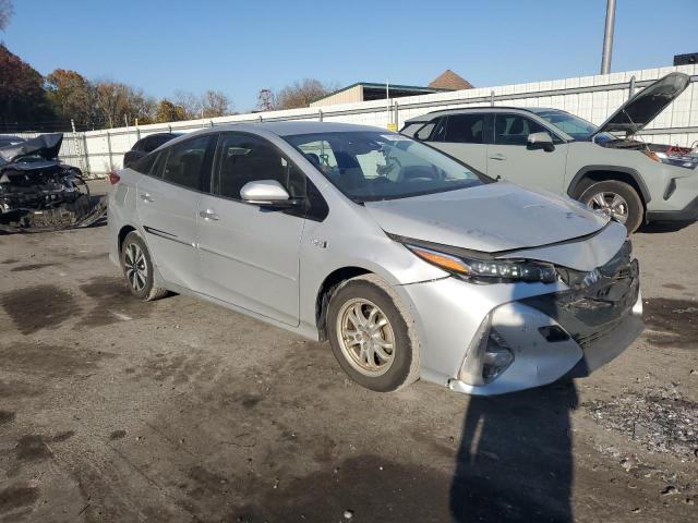 VIN JTDKARFP2H3057423 2017 Toyota Prius no.4