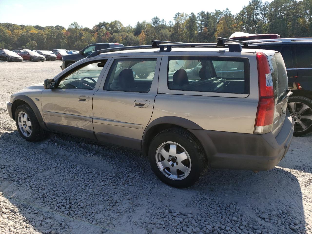 Lot #2943221446 2002 VOLVO V70 XC