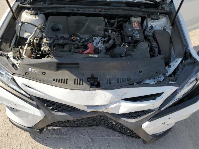 VIN 4T1B11HK2JU069165 2018 Toyota Camry, L no.11