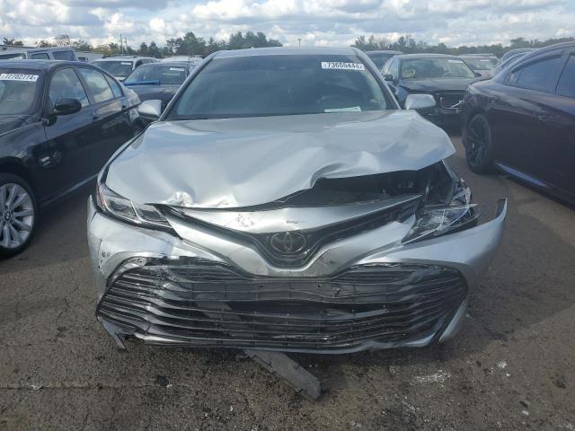 VIN 4T1B11HK0JU519928 2018 Toyota Camry, L no.5