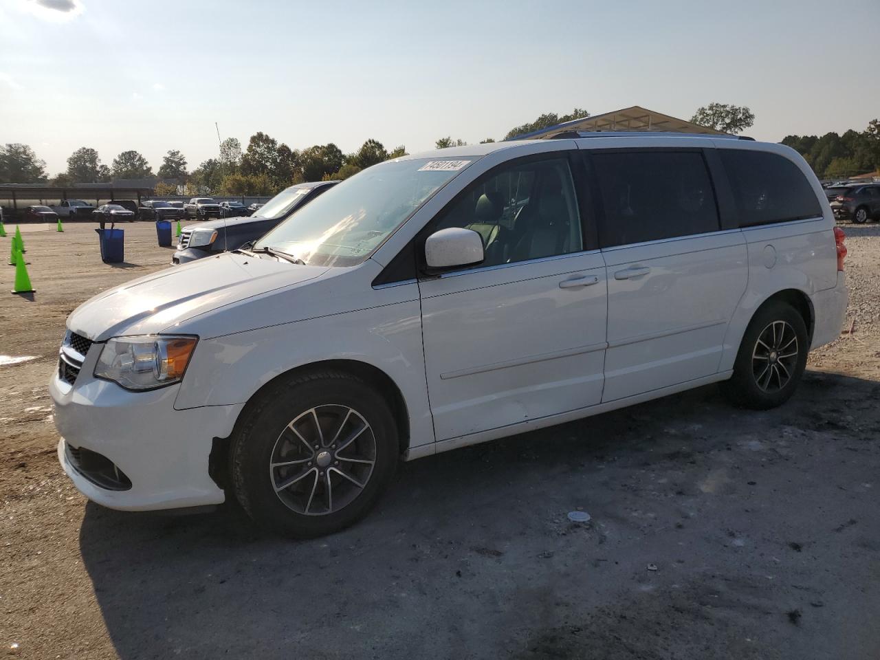 Lot #2890101317 2017 DODGE GRAND CARA