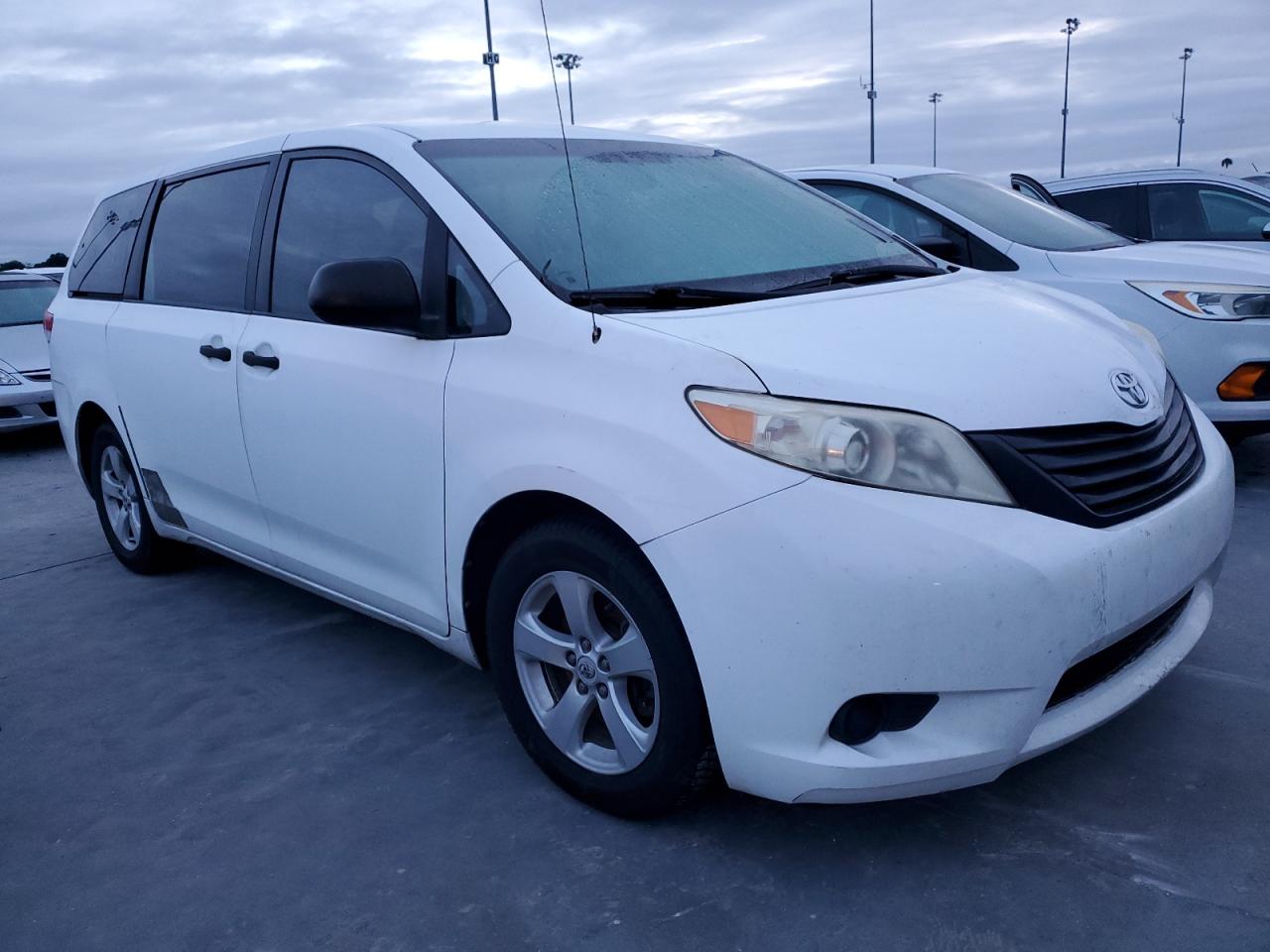 Lot #2991007193 2011 TOYOTA SIENNA