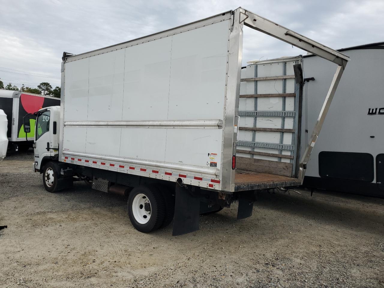 Lot #2945550078 2017 ISUZU NPR HD