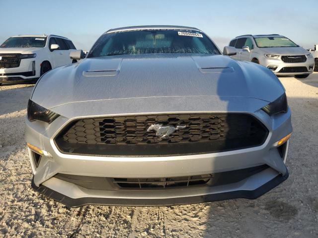 VIN 1FATP8UH4J5111538 2018 Ford Mustang no.5