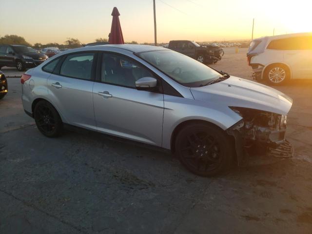 VIN 1FADP3F24GL233790 2016 Ford Focus, SE no.4