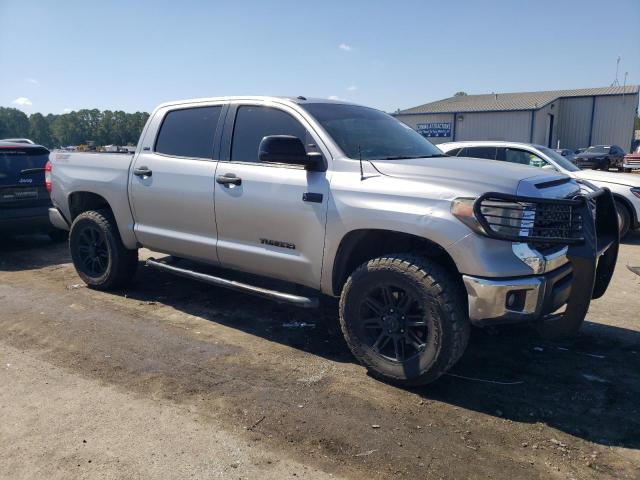 VIN 5TFDW5F15JX678183 2018 TOYOTA TUNDRA no.4