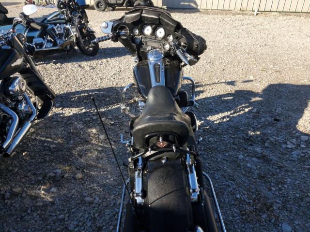 2011 HARLEY-DAVIDSON FLHX - 1HD1KB414BB668628