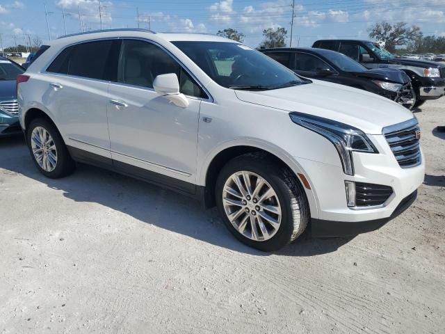 VIN 1GYKNCRS5KZ142806 2019 Cadillac XT5, Luxury no.4