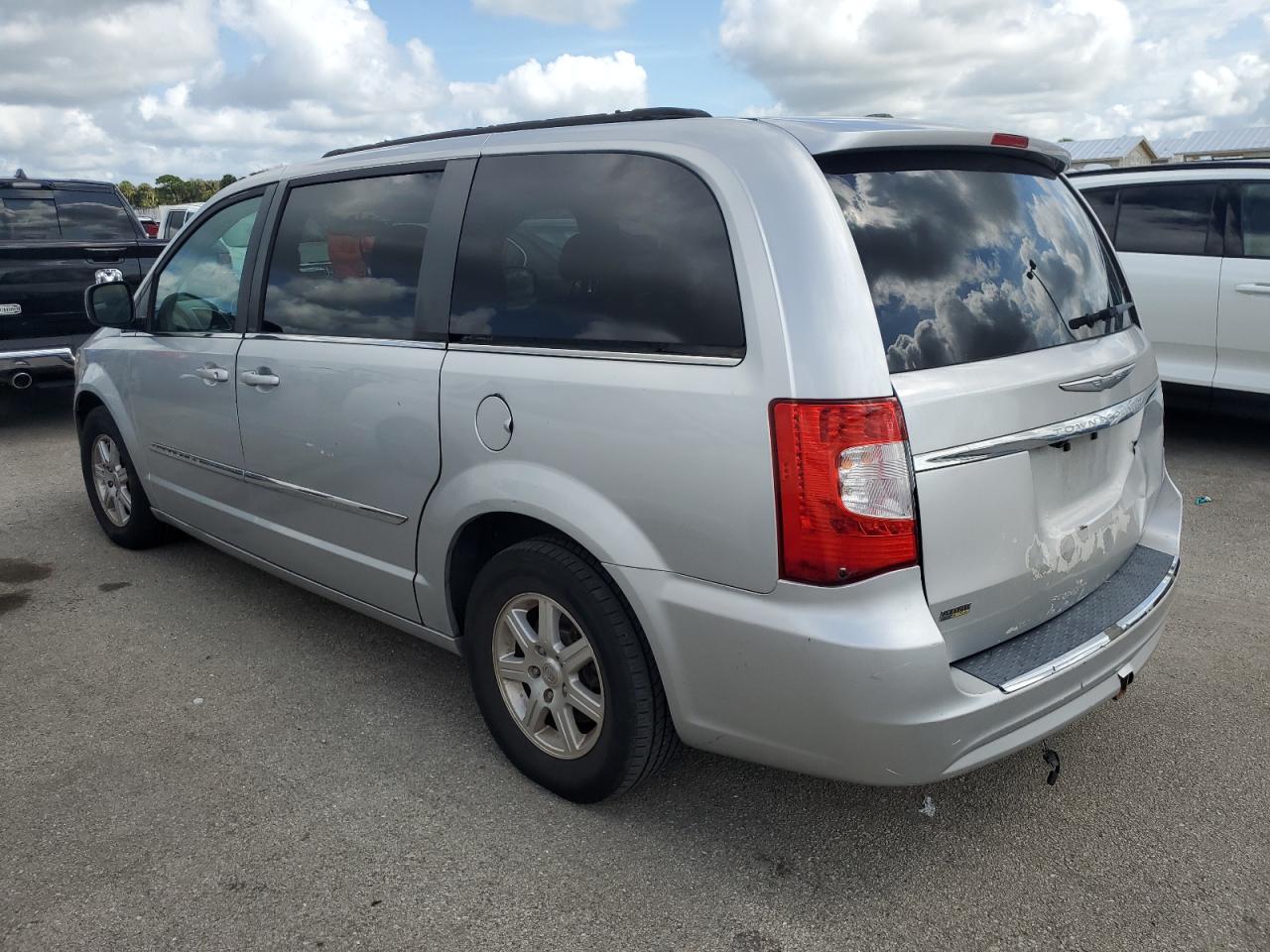 Lot #2907343972 2012 CHRYSLER TOWN & COU