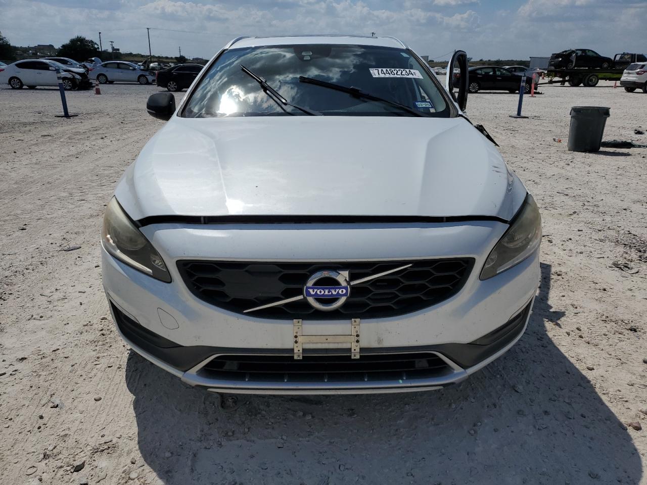 Lot #2974751053 2016 VOLVO V60 CROSS