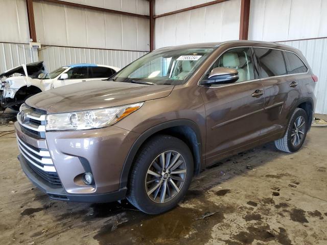 VIN 5TDJZRFH1HS437493 2017 Toyota Highlander, SE no.1