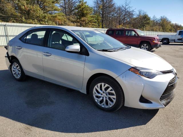 VIN 5YFBURHE0JP820071 2018 Toyota Corolla, L no.4