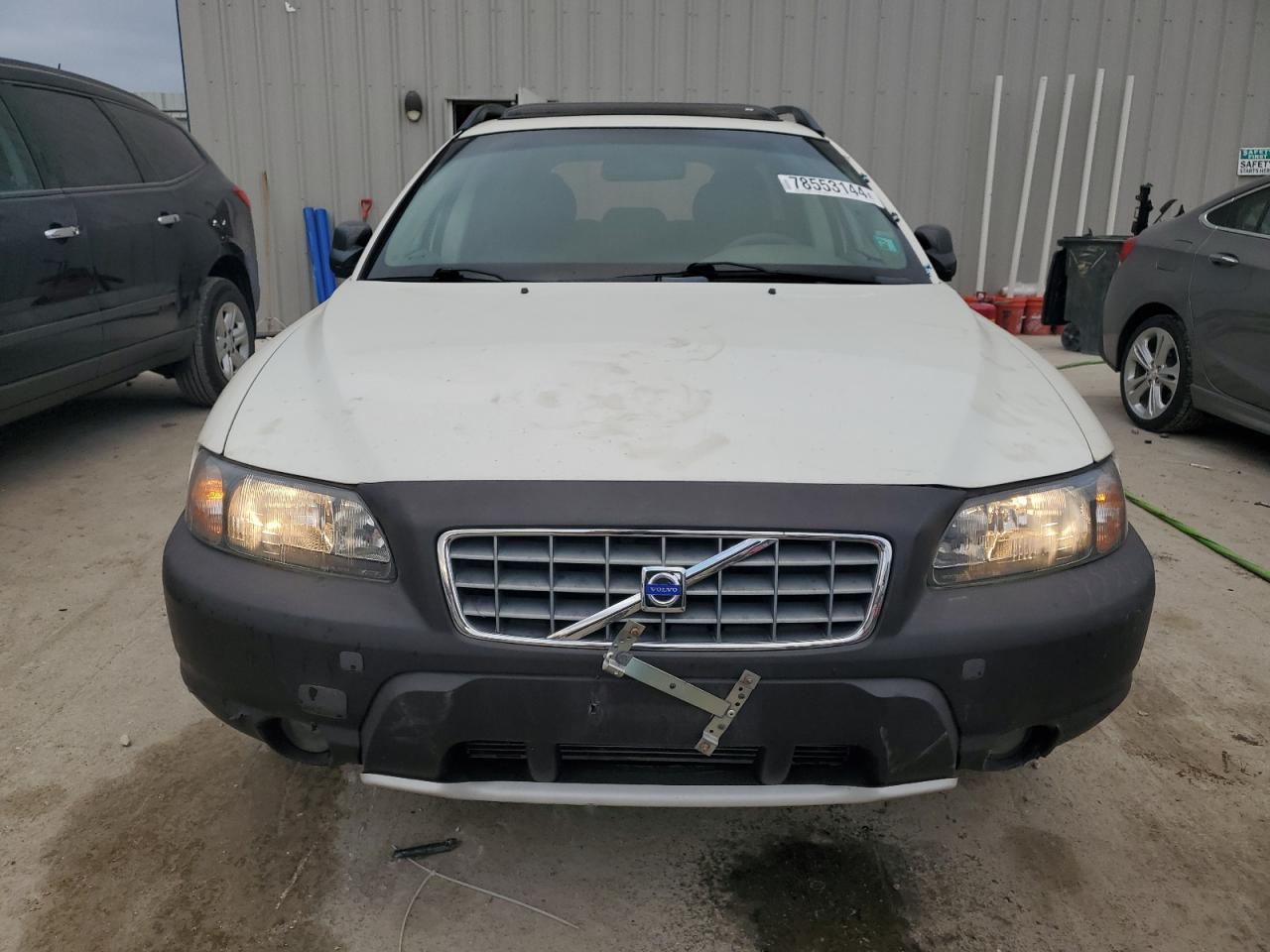 Lot #2989315024 2002 VOLVO V70 XC