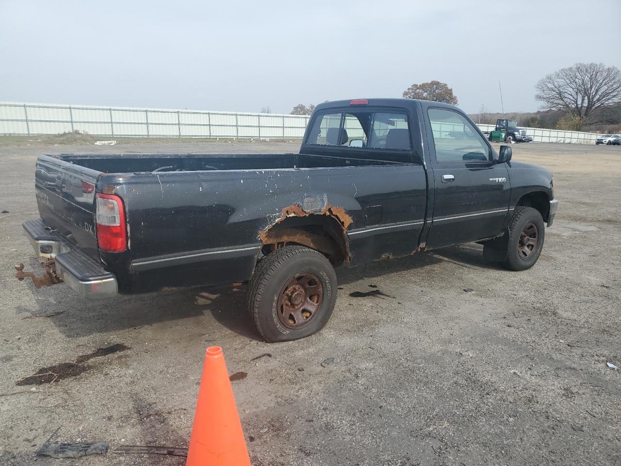 Lot #2942849785 1994 TOYOTA T100 DX