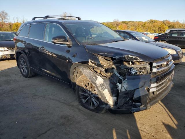 VIN 5TDJZRFH8HS363960 2017 Toyota Highlander, SE no.4