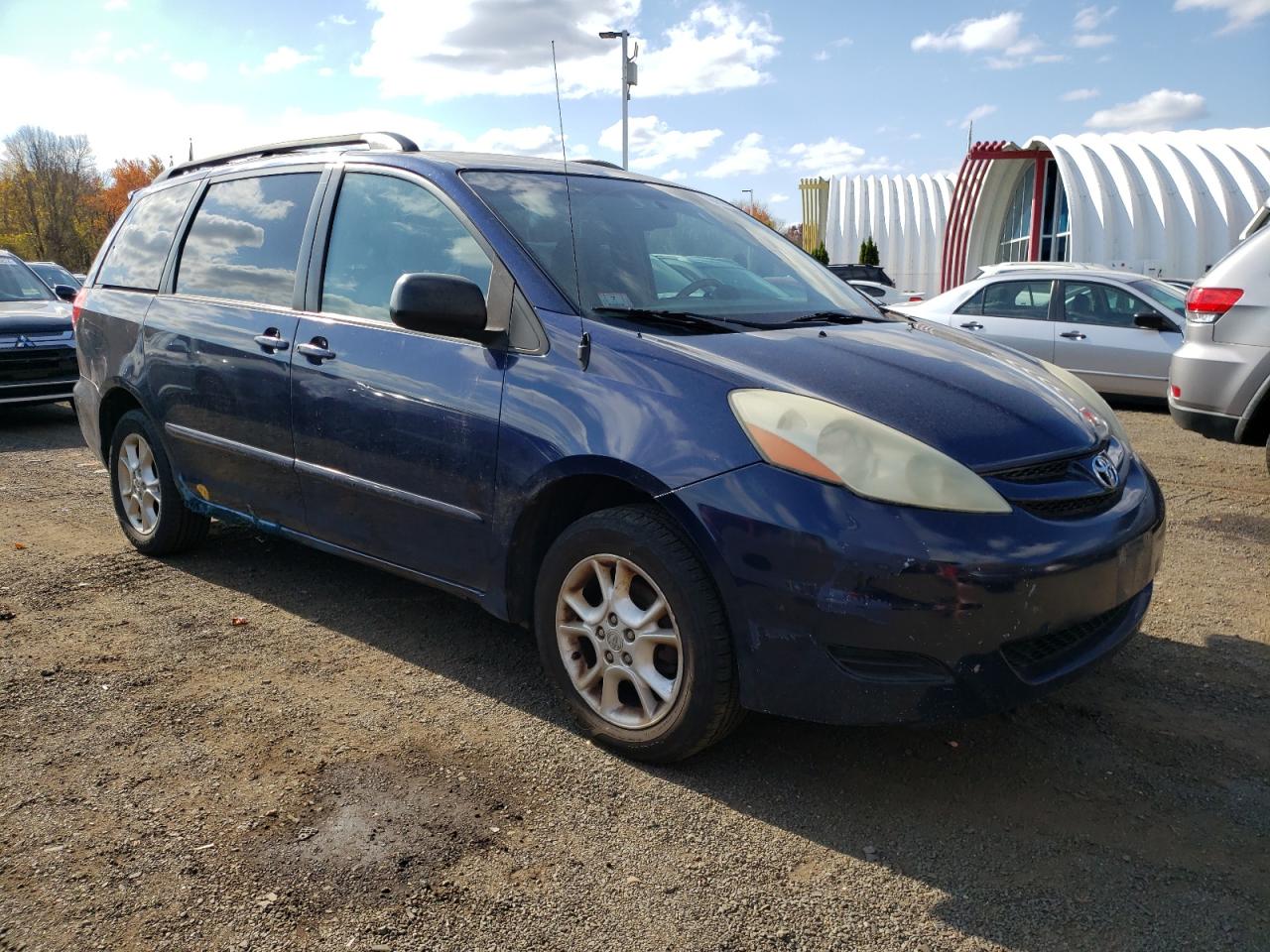 Lot #2926167379 2006 TOYOTA SIENNA LE