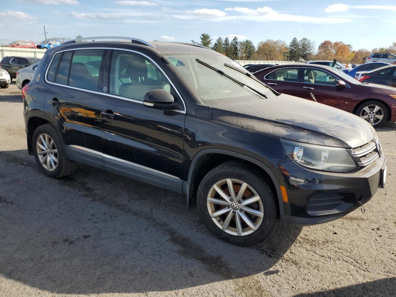 Lot #2962263110 2017 VOLKSWAGEN TIGUAN WOL