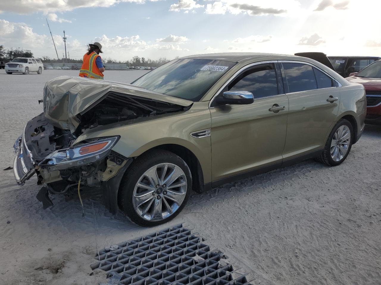  Salvage Ford Taurus