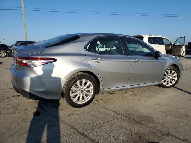 VIN 4T1B11HK0JU136250 2018 Toyota Camry, L no.3