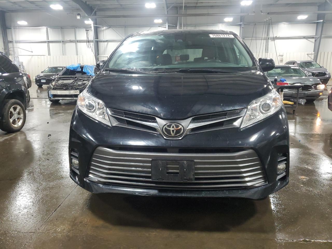 Lot #2945560094 2018 TOYOTA SIENNA XLE