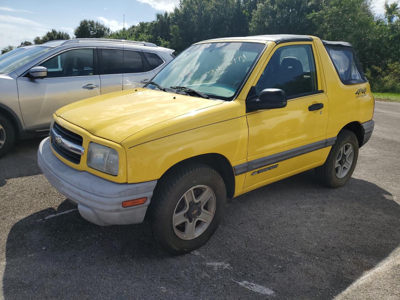 CHEVROLET TRACKER 2002 yellow  gas 2CNBJ18C326943340 photo #1