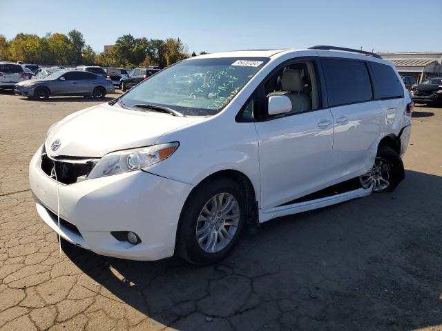 VIN 5TDYK3DC6ES477135 2014 Toyota Sienna, Xle no.1