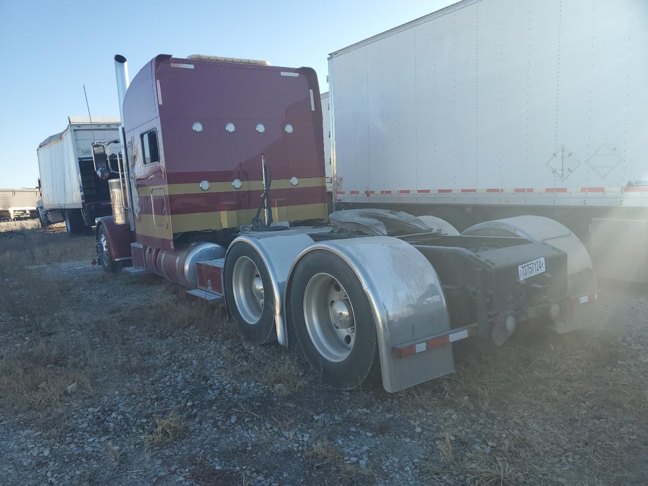 Lot #2952983378 2019 PETERBILT 389