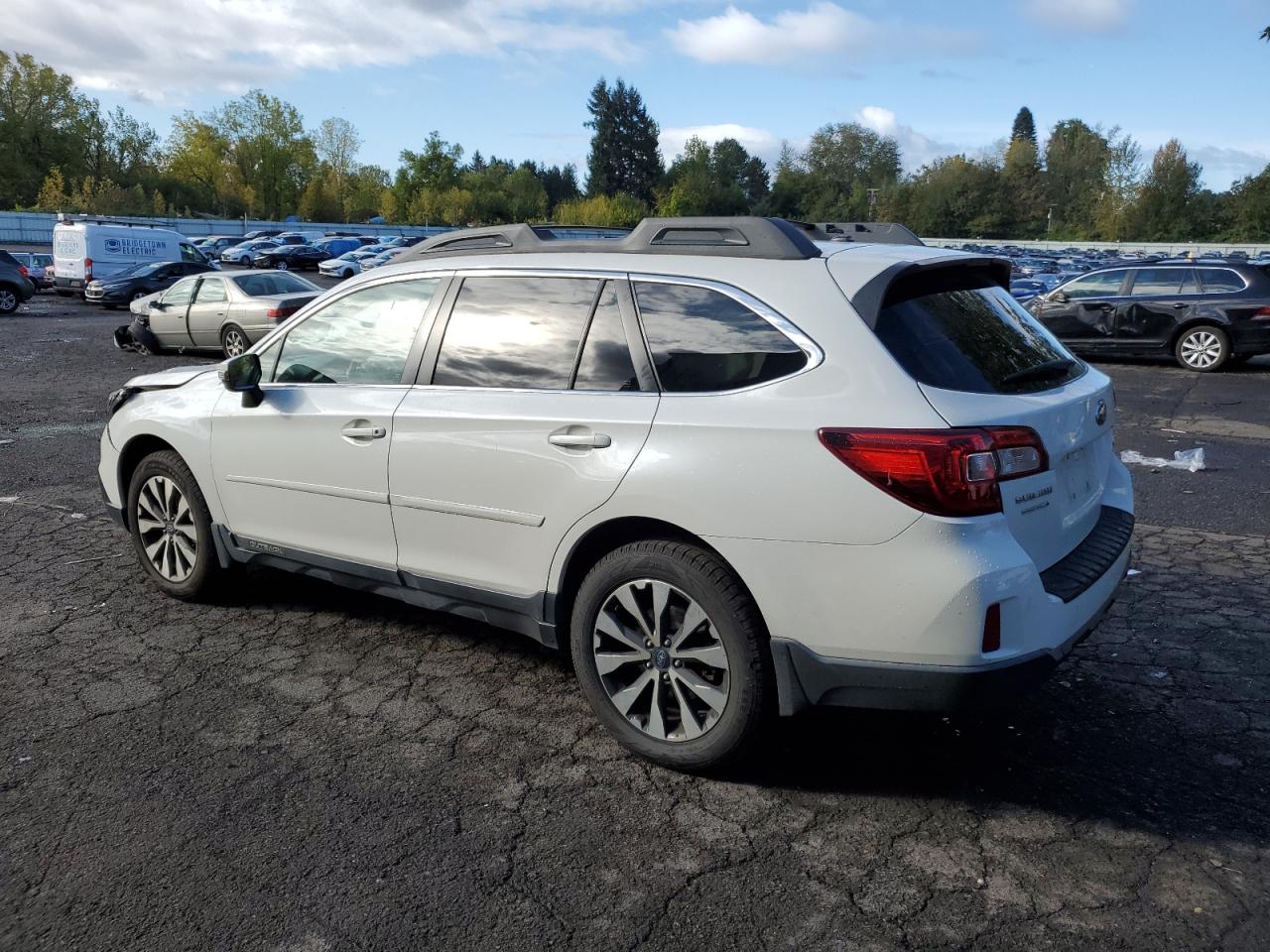 Lot #2989132611 2015 SUBARU OUTBACK 2.