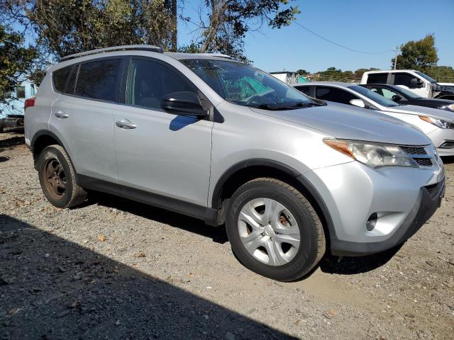 VIN JTMBFREV3FJ035148 2015 Toyota RAV4, LE no.4