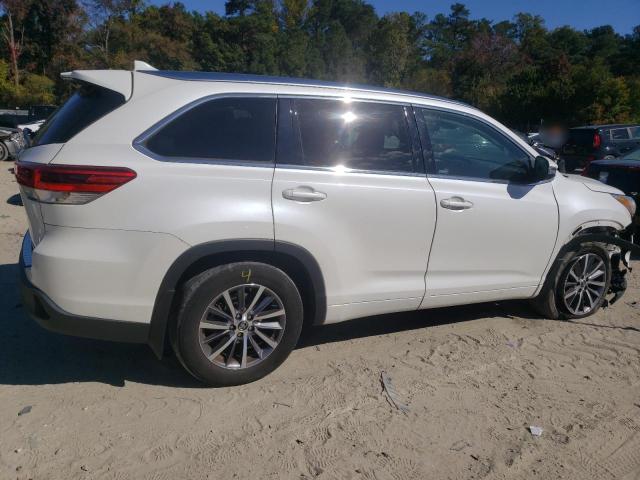 VIN 5TDJZRFH5HS428182 2017 Toyota Highlander, SE no.3