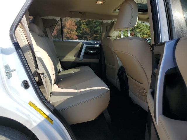 2018 TOYOTA 4RUNNER SR JTEBU5JR3J5572459