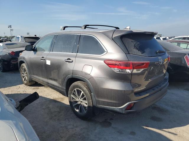 VIN 5TDJZRFH5HS403248 2017 Toyota Highlander, SE no.2