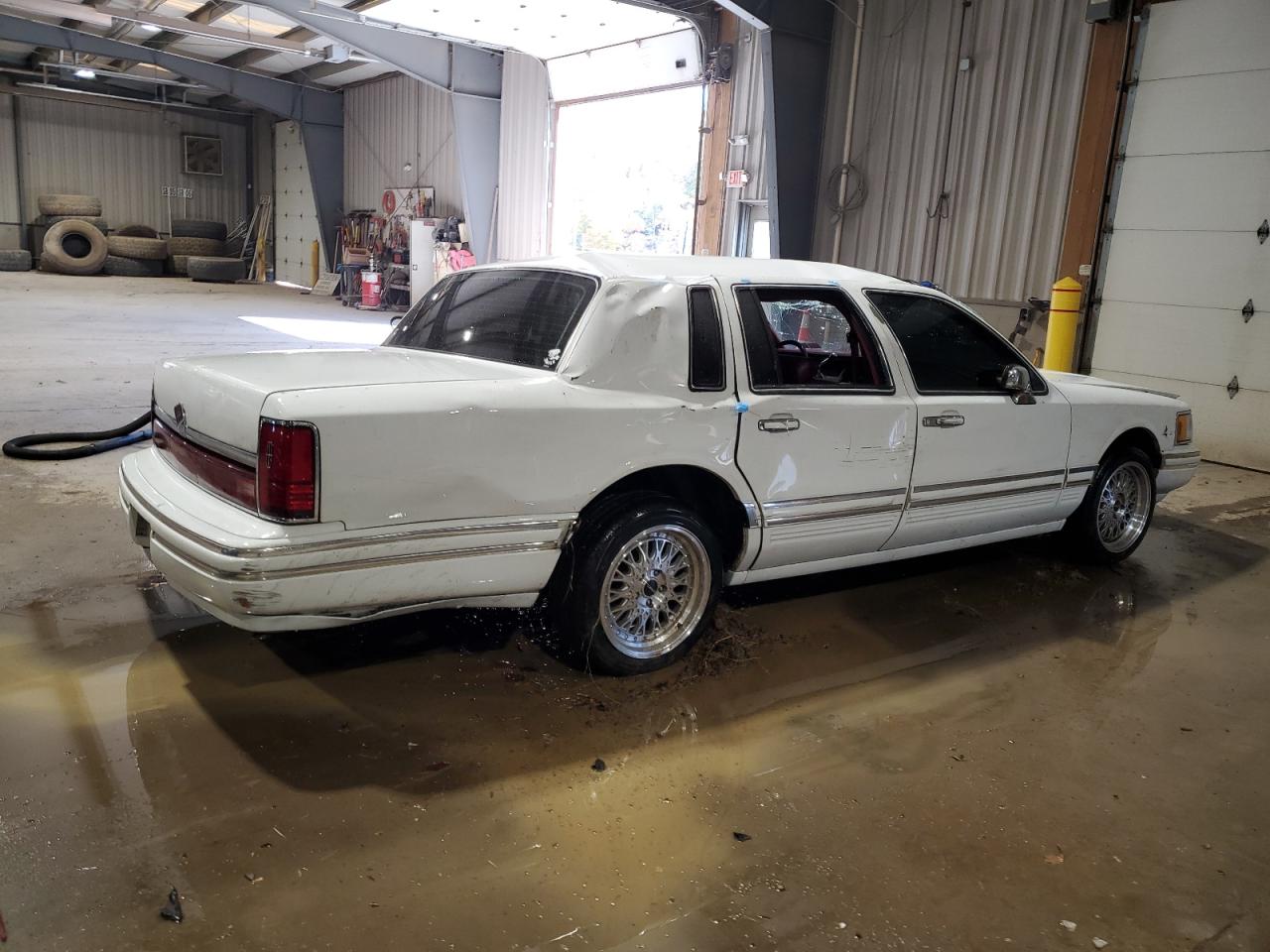 Lot #2988192989 1991 LINCOLN TOWN CAR E