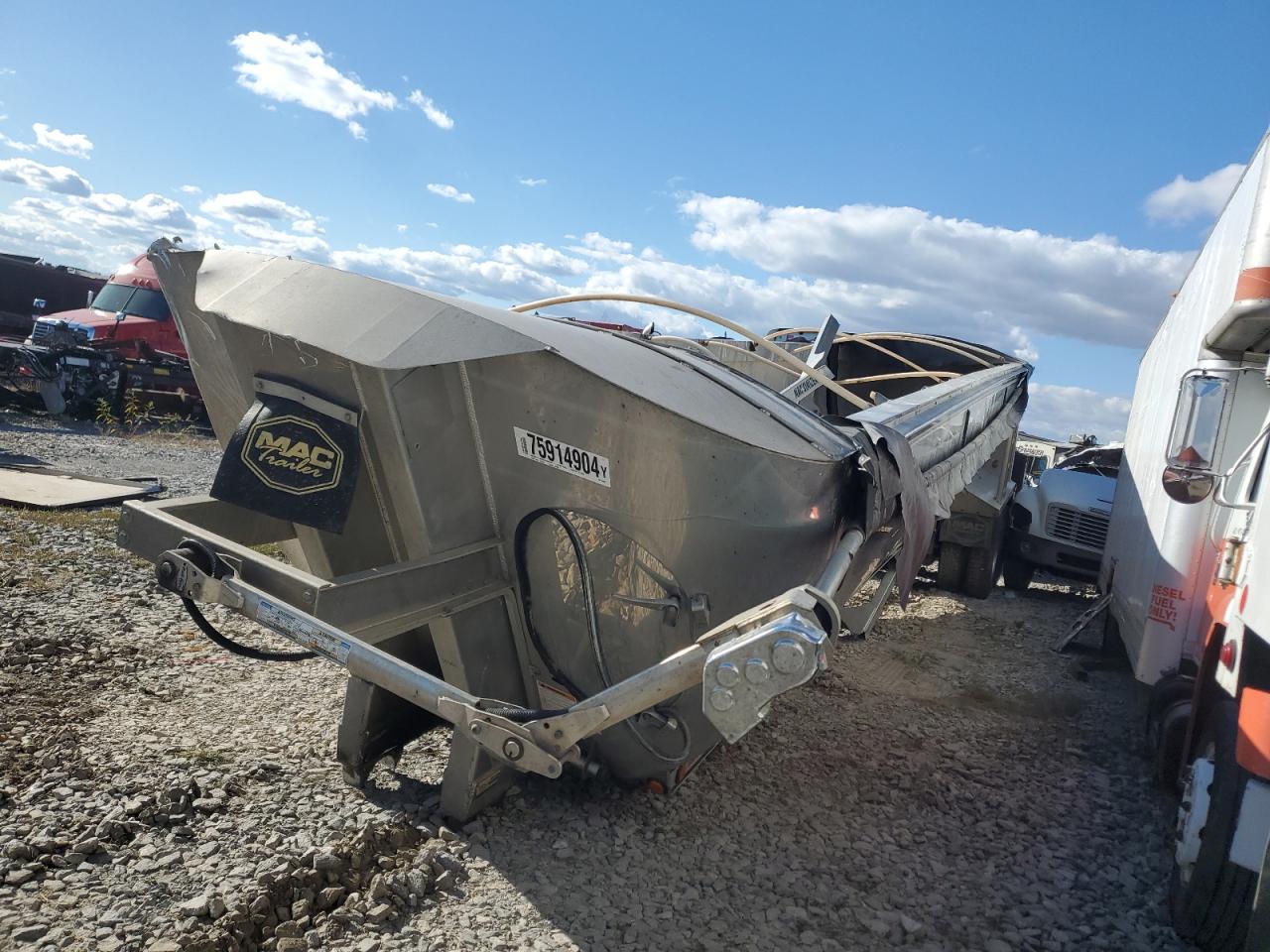 Lot #2989300139 2017 MACK DUMP TRUCK