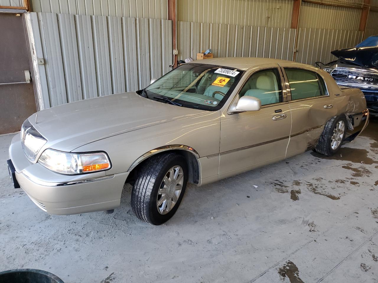  Salvage Lincoln Towncar