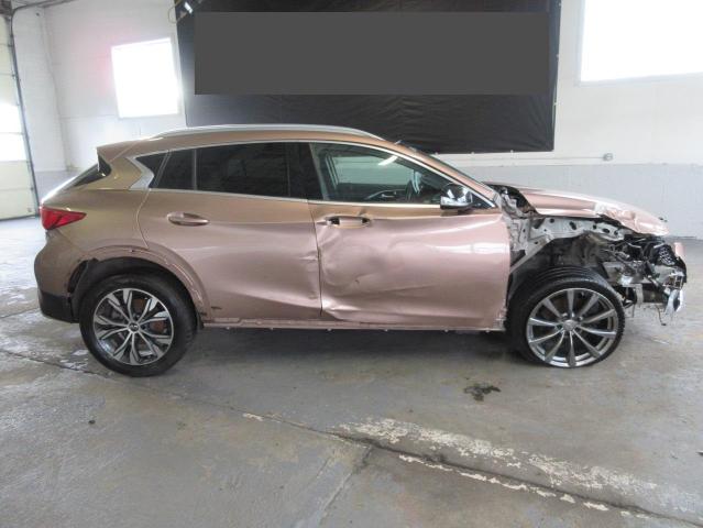 INFINITI QX30 BASE 2017 tan  gas SJKCH5CR6HA023217 photo #4