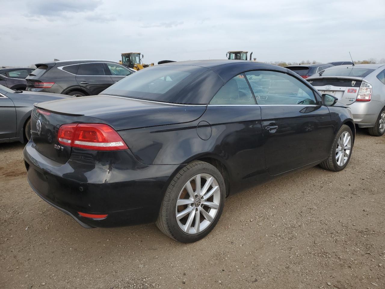 Lot #2945116680 2015 VOLKSWAGEN EOS KOMFOR